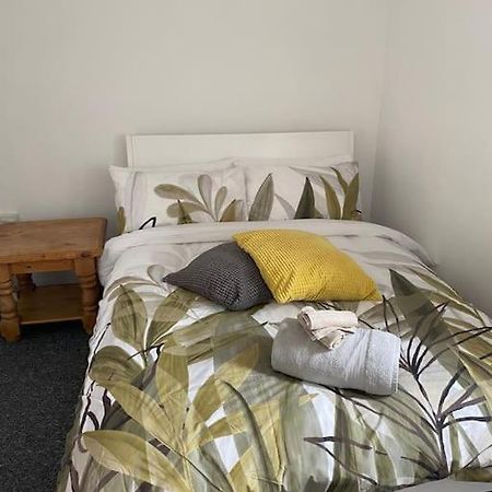 Lovely 2 Bedroom Flat In Greater London Bagian luar foto