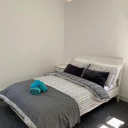 Lovely 2 Bedroom Flat In Greater London Bagian luar foto