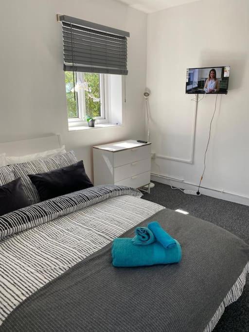 Lovely 2 Bedroom Flat In Greater London Bagian luar foto