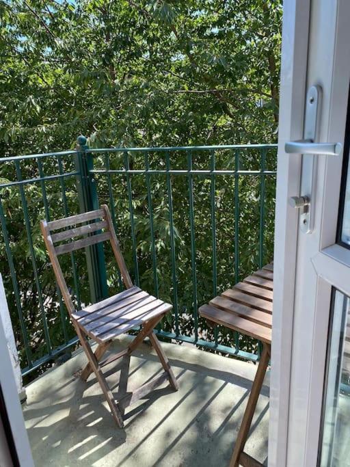 Lovely 2 Bedroom Flat In Greater London Bagian luar foto