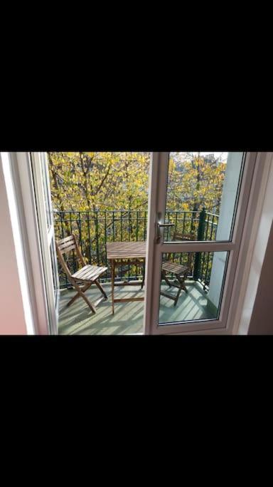 Lovely 2 Bedroom Flat In Greater London Bagian luar foto